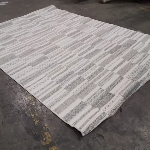QUALITY DESIGNER AREA RUG - APPROXIMATELY 290X190CM