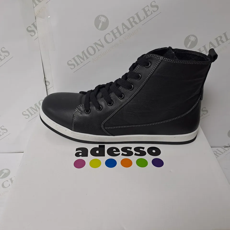 BOXED ADESSO BLACK ZIPPED BOOTS SIZE 7