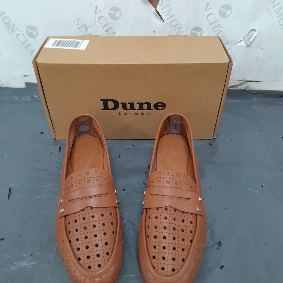 BOXED PAIR OF DUNE LONDON TAN LEATHER LASER CUT LOAFER IN SIZE 7