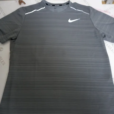 NIKE DRI-FIT GREY RUNNING TSHIRT -LARGE