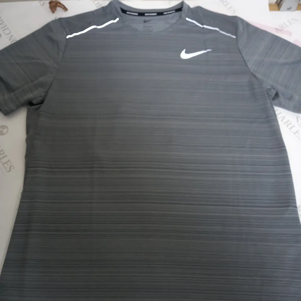 NIKE DRI-FIT GREY RUNNING TSHIRT -LARGE