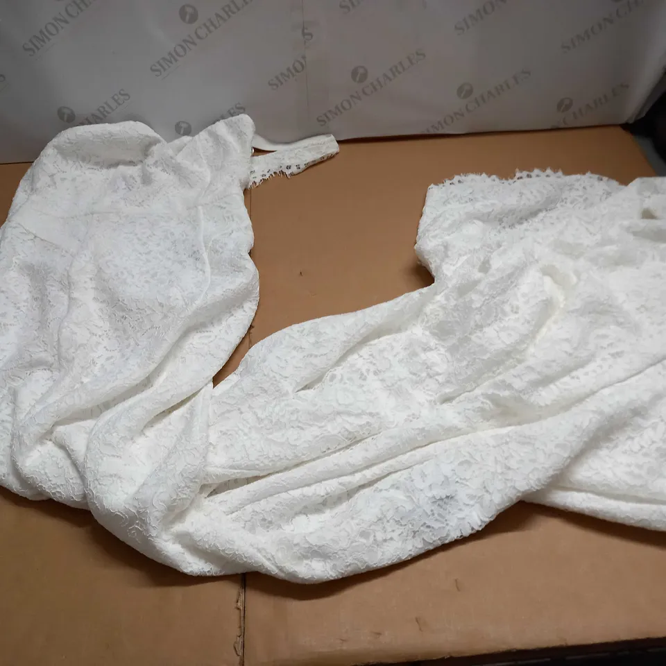 MIA LACE WEDDING DRESS SIZE 6