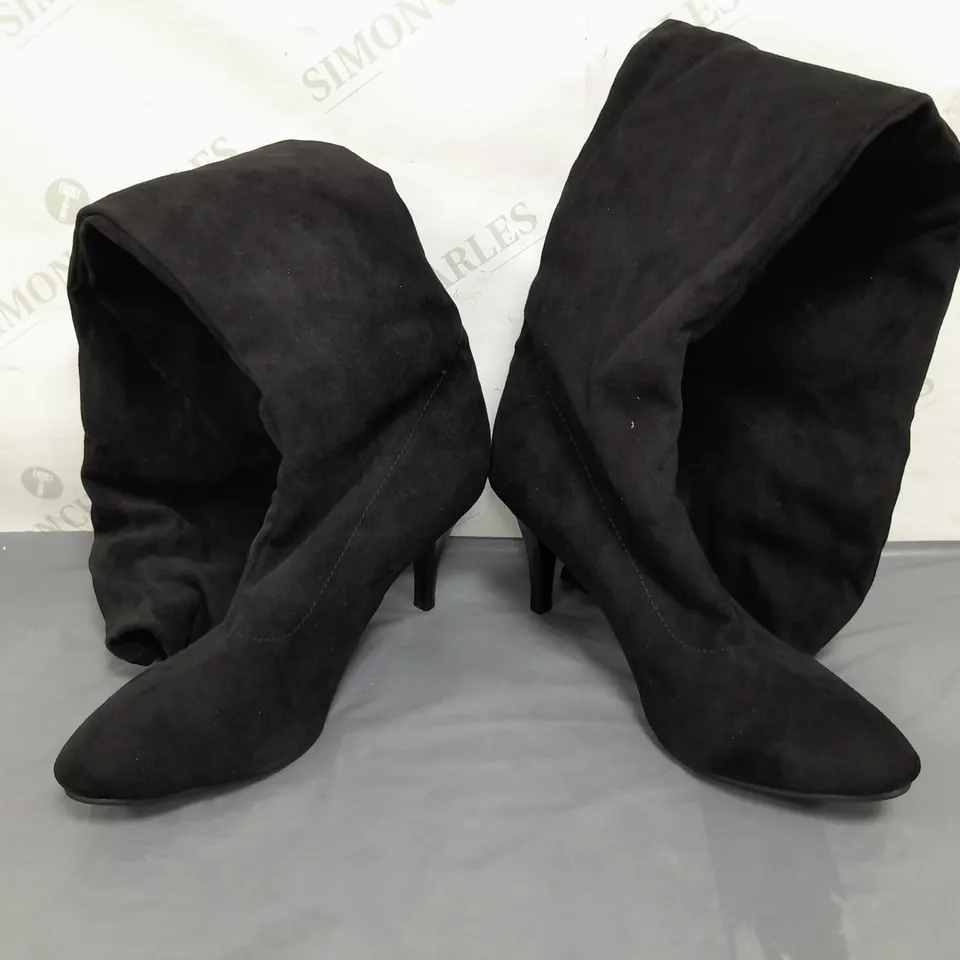 BOXED PAIR OF DESIGNER THIGH-HIGH HEELED BOOTS IN BLACK SIZE 255