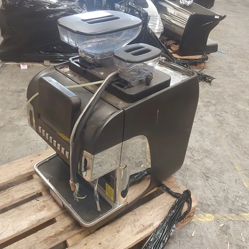 LA CIMBALI S60 S10 COMMERCIAL BEAN TO CUP COFFEE MACHINE
