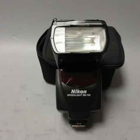 NIKON SPEEDLIGHT SB-700
