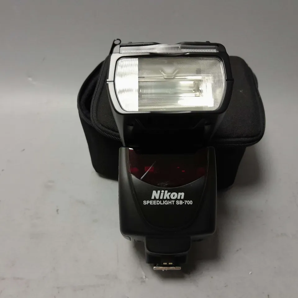 NIKON SPEEDLIGHT SB-700