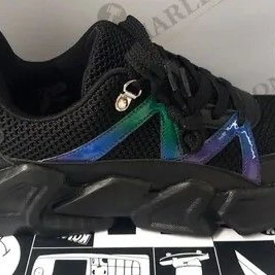 BRAND NEW BOXED PAIR OF KOI PACHA SOUND WAVE MEN'S TRAINERS SIZE 12