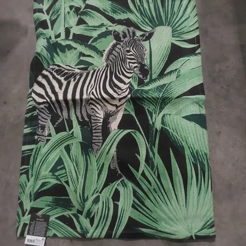 BAG TO CONTAIN APPROX 12 X ZEBRA PATTERN RUGS // SIZE: 60 X 90cm