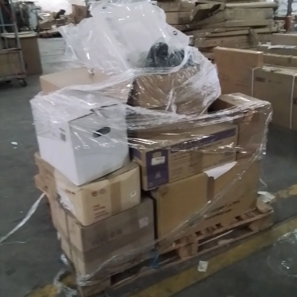 PALLET CONTAINING CATERING ITEMS AND PRODUCTS SUCH AS;STORAGE CONTAINERS,DESCALED,GLASS TUMBLERS