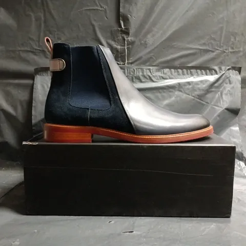 BOXED PAIR OF JUSTIN REESS CHELSEA BOOTS IN NAVY SIZE EU 43