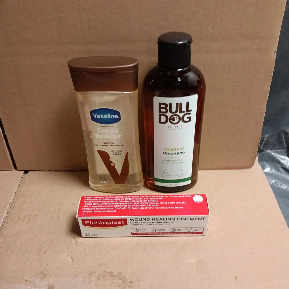 APPROXIMATEY 20 ASSORTED HEALTH AND BEAUTY PRODUCTS TO INCLUDE BULLDOG ORIGINAL SHAMPOO, VASELINE COCOA RADIANT BODY OIL, ELASTOPLAST WOUND HEALING OINTMENT ETC 
