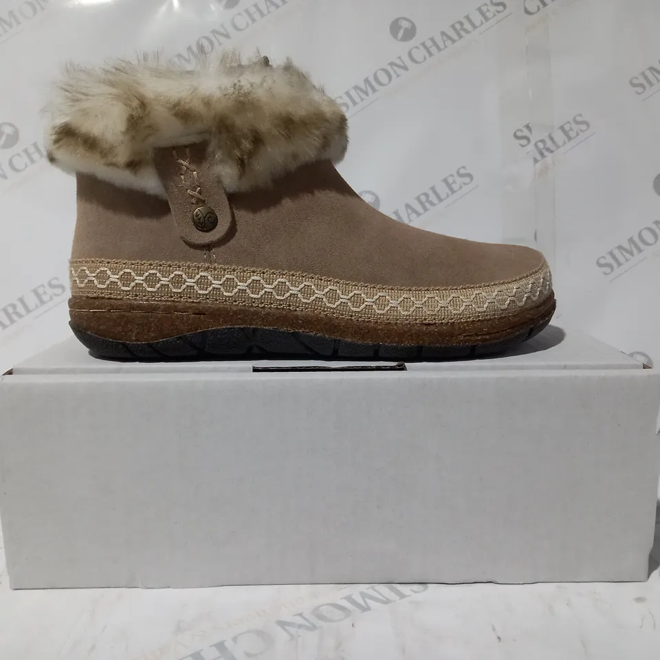 BOXED PAIR OF EARTH ORIGINS EMMALYN BEIGE BOOTIES - SIZE 5