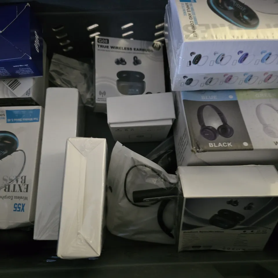APPROXIMATELY 12 ASSORTED ITEMS TO INCLUDE - X55 WIRELESS EARBUDS , ORDTOP TRUE WIRELESS EARBUDS , TWS EARPHONE M79 ETC