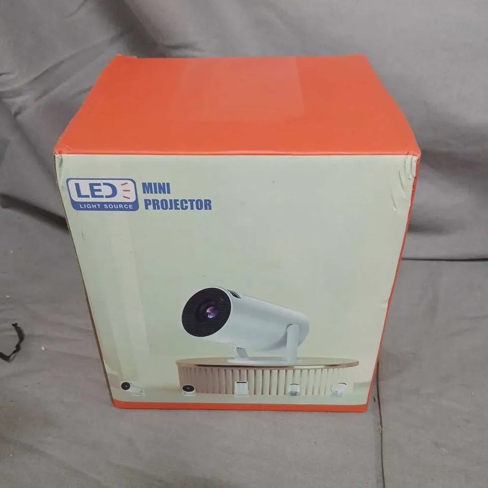 LED MINI PROJECTOR – BOXED