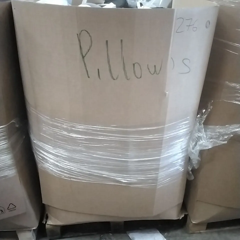 PALLET CONTAINING A LARGE QUANTITY OF; PILLOWS