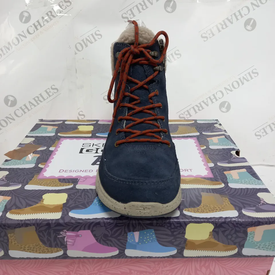 BOXED PAIR OF SKECHERS GLACIAL ULTRA BOOTS SIZE 6 1/2