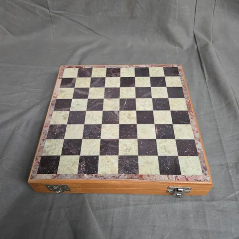 CHESS SET