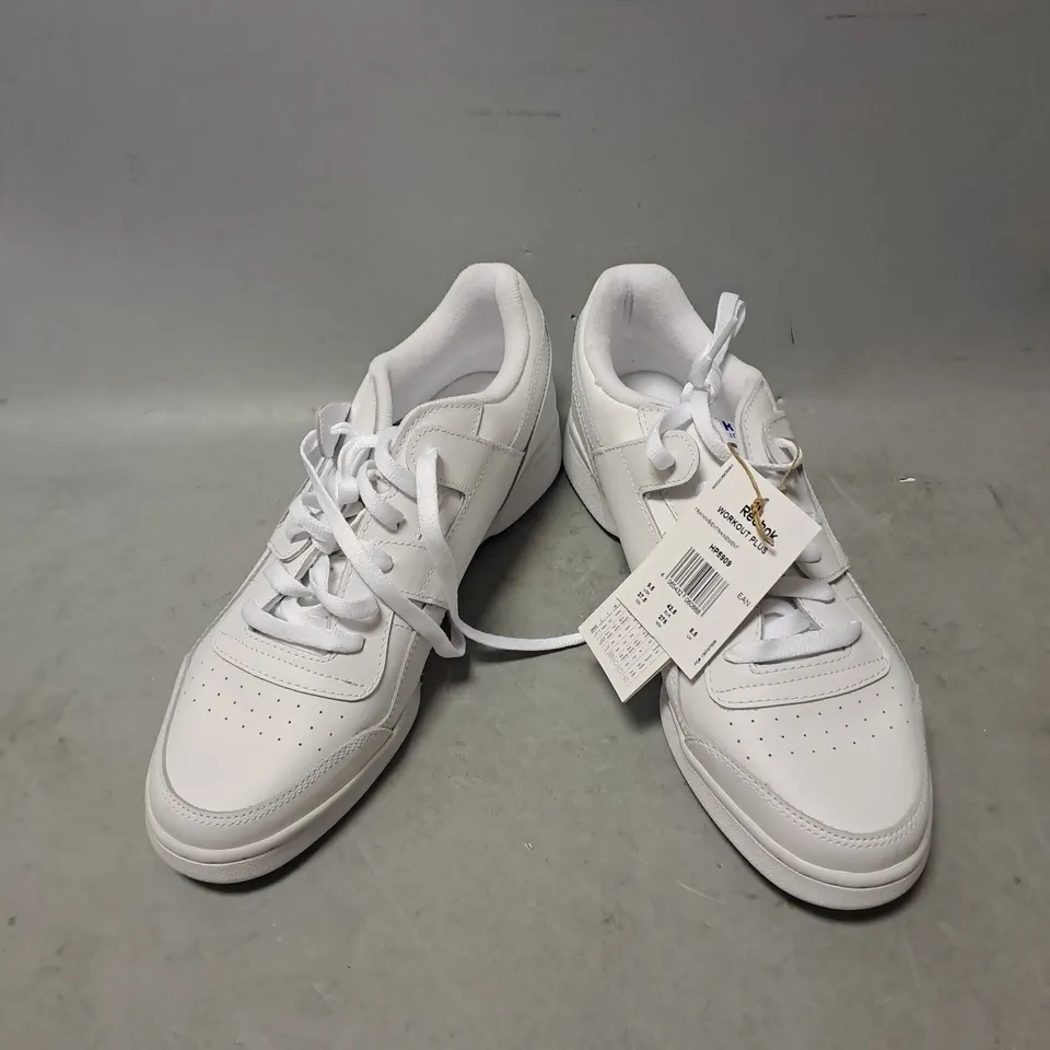 PAIR OF REEBOK WORKOUT PLUS TRAINERS IN WHITE SIZE 8.5