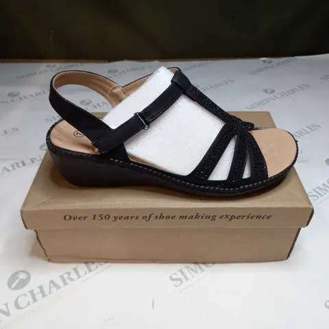 BOXED CUSHION WALK DIAMANTE TRIM SANDALS SIZE 7