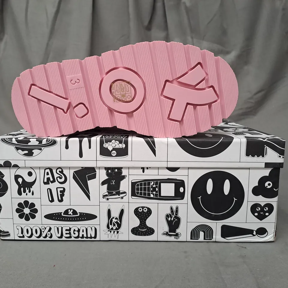 BOXED PAIR OF KOI VEGAN YAMI PASTEL PINK PLATFORM BOOTS UK SIZE 3