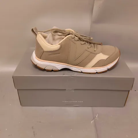 BOXED VIONIC ZANNY TRAINERS SIZE 4