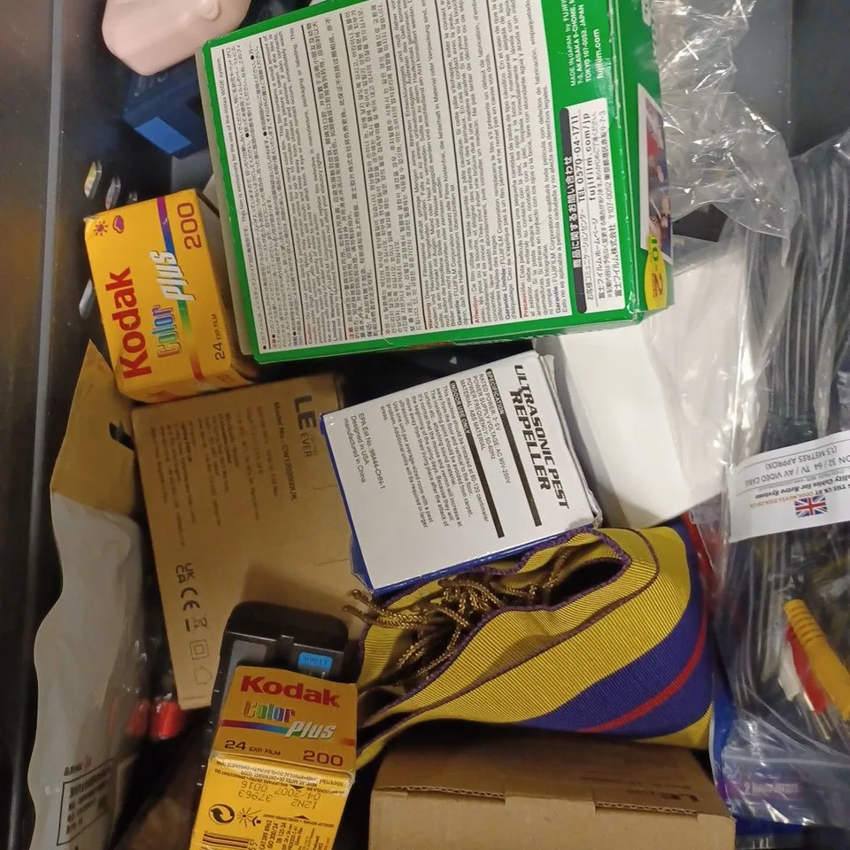 BOX OF APPROXIMATELY 15 ASSORTED HOUSEHOLD AND ELECTRICAL PRODUCTS TO INCLUDE FUJIFILM CAMERA, SPEEDY CHARGERS, INSTAX WIDE INSTANT FILM ETC 