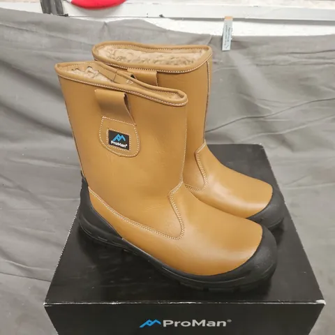 BOXED PAIR OF PROMAN PM104 CHICAGO RIGGER SAFETY BOOTS IN TAN - UK 12