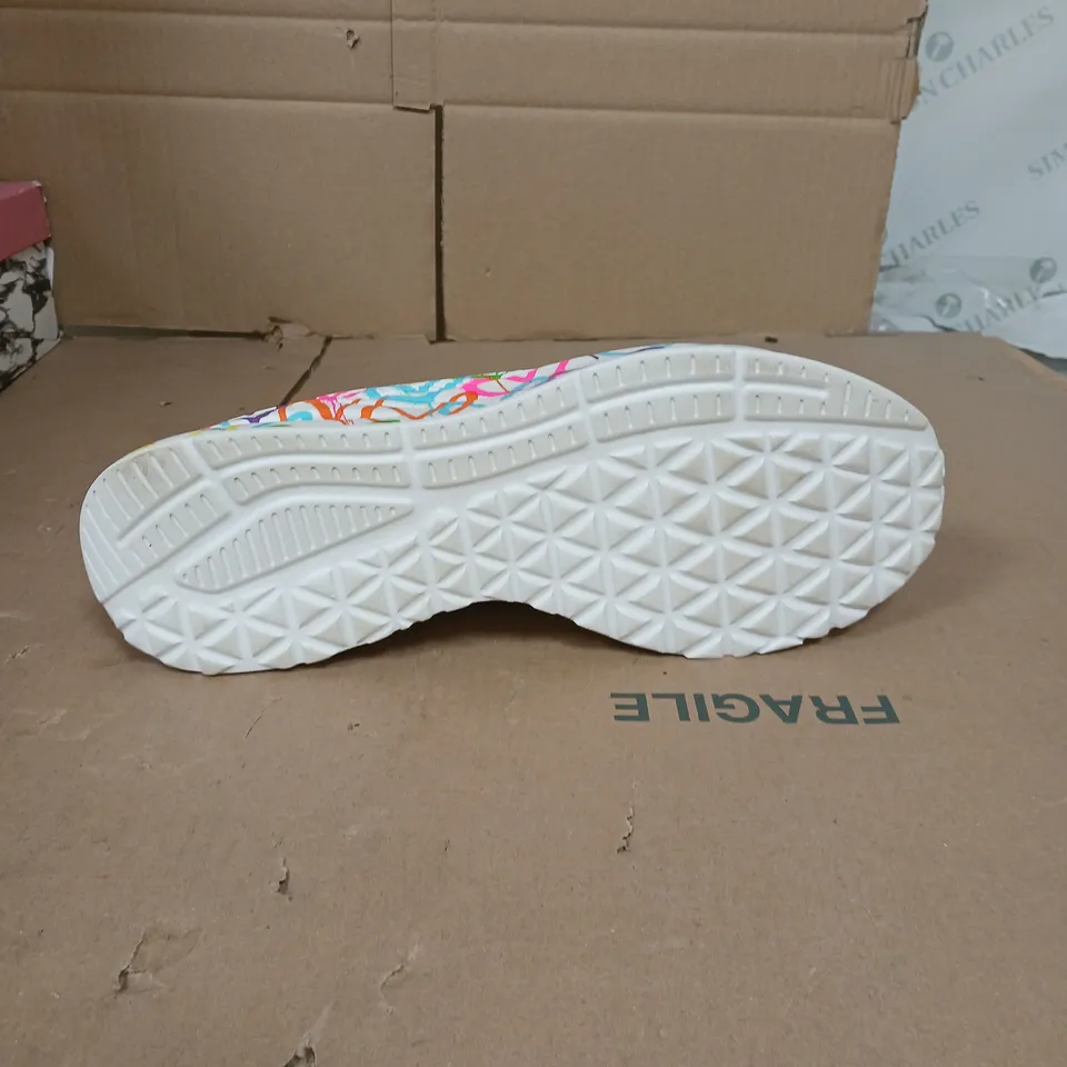 SKECHERS X TRAINERS WHITE MULTI SIZE 8