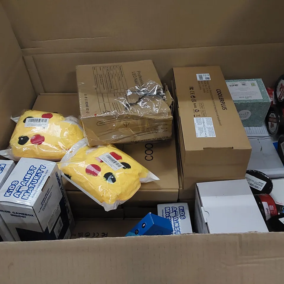PALLET TO CONTAIN ASSORTED HOUSEHOLD ITEMS AND CONSUMER PRODUCTS. INCLUDING KIDS AGAINST MATURITY CARD GAME, HARRY POTTER LIGHTS, COOLER WINE BAG, LARGE QUANTITY OF COOLERPLUS MINI KEYBOARDS ETC
