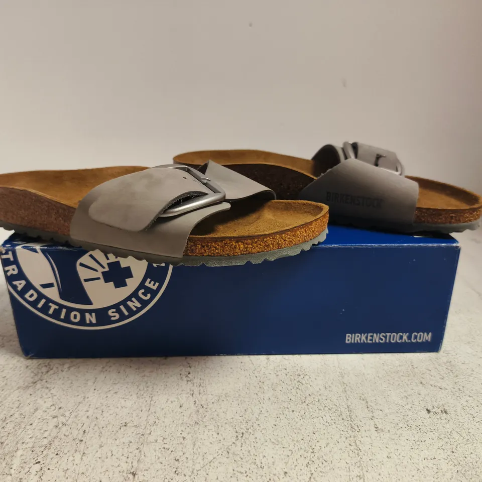 BOXED PAIR OF BIRKENSTOCK MADRID BIG BUCKLE SANDALS IN GREY SIZE UK 5