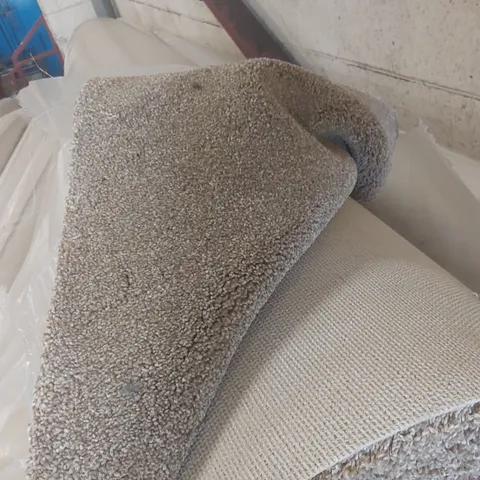 ROLL OF QUALITY FIRST IMPRESSIONS FRESH CARPET - APPROXIMATELY 8 x 5m