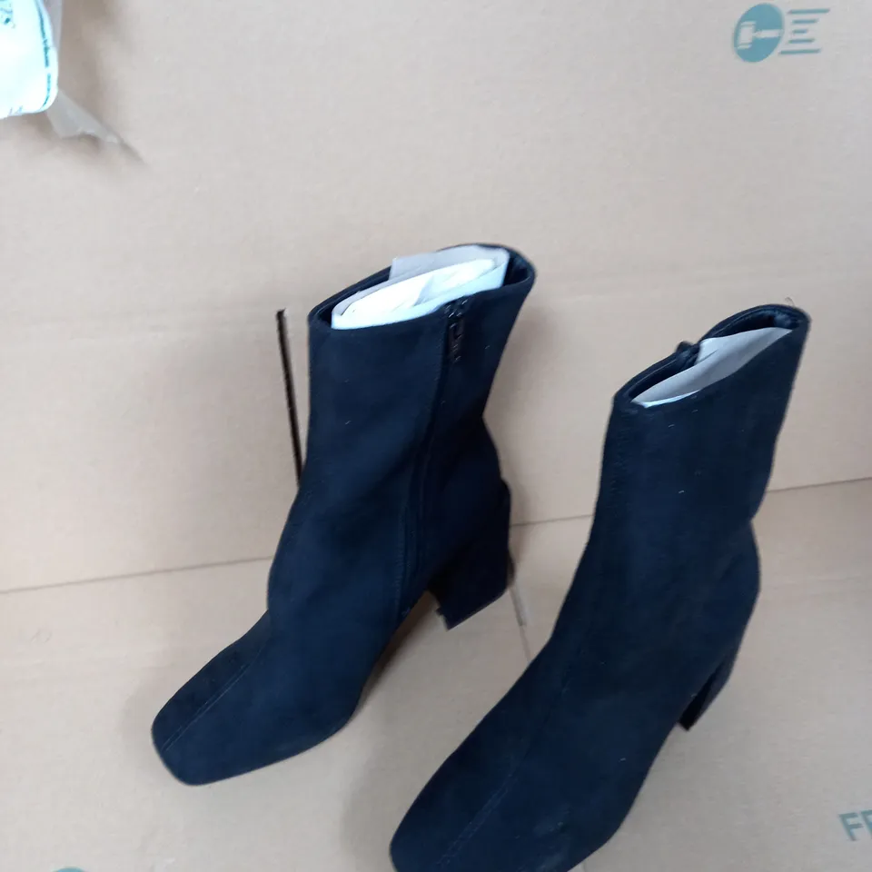 BOOHOO BLACK BOX HEELED BOOT