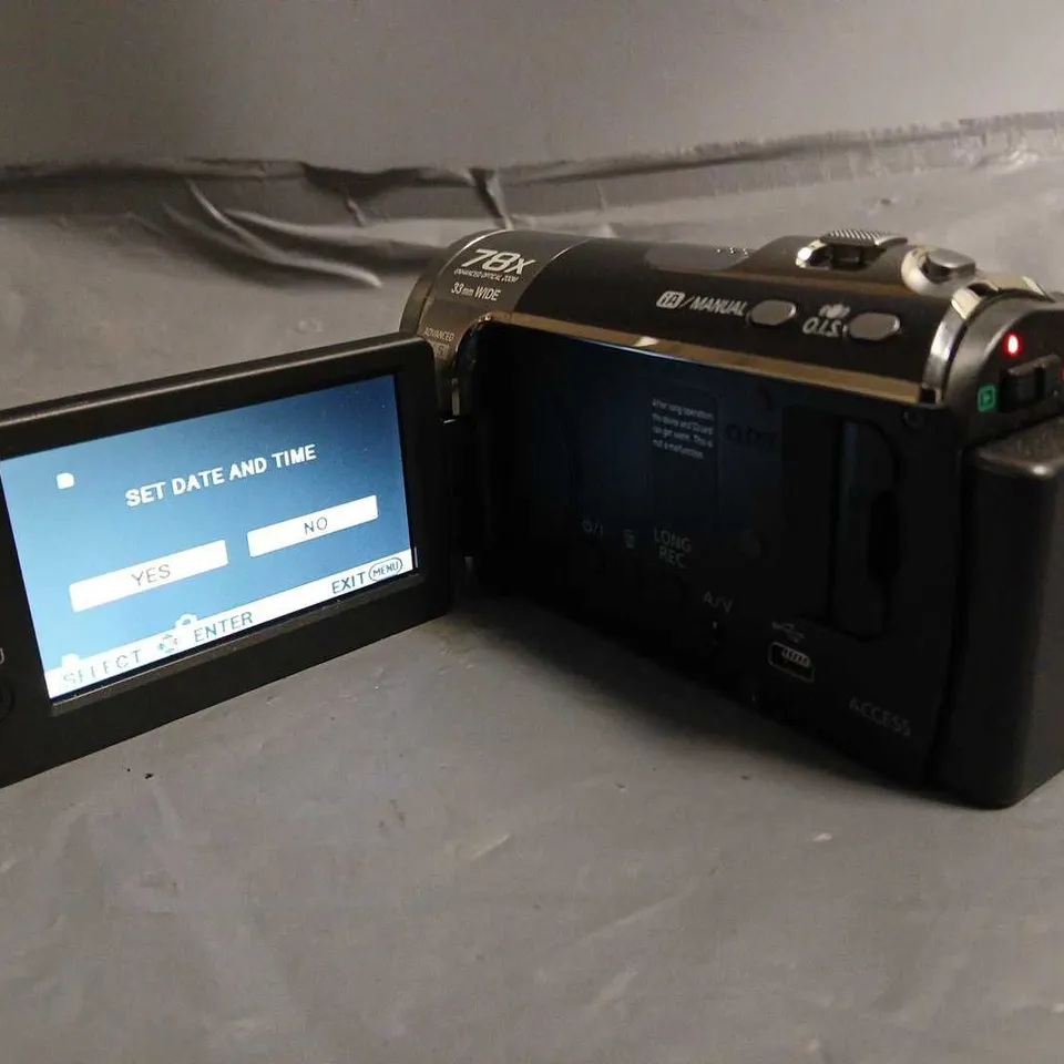 PANASONIC SDR-S50 SD VIDEO CAMERA IN CARRY CASE