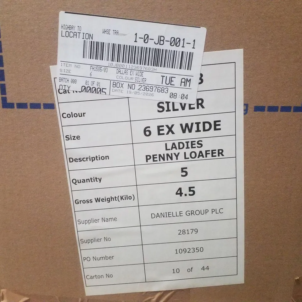 BOX CONTAINING APPROXIMATELY 5 PAIRS OF BRAND NEW SIMPLY BE SILVER DALLAS EX WIDE PENNY LOAFER - SIZE 6