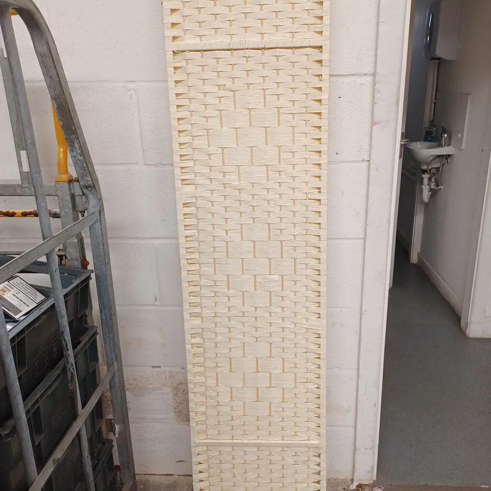 LARGE UNBRANDED PAPER PRIVACY SCREEN - COLLECTION ONLY