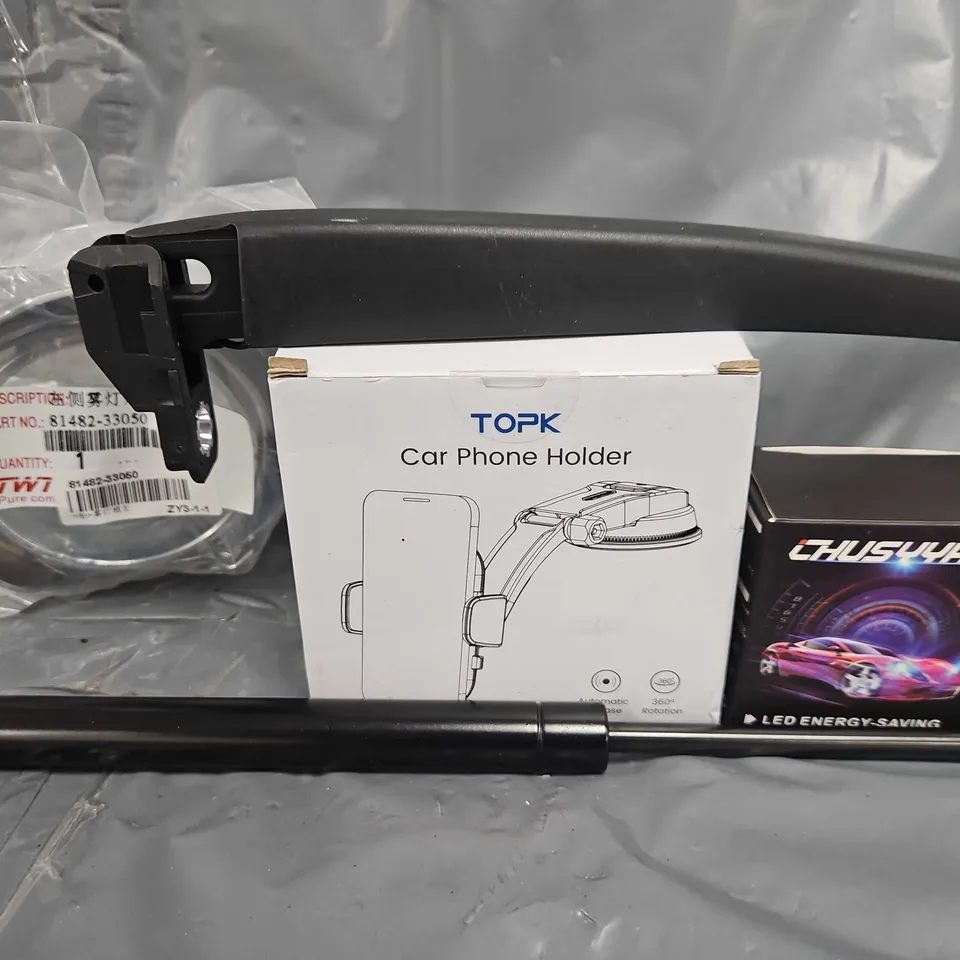 TOTE OF APPROXIMATELY 8 ASSORTED VEHICLE ITEMS TO INCLUDE - CAR PHONE HOLDER , GAS STRUT ETC