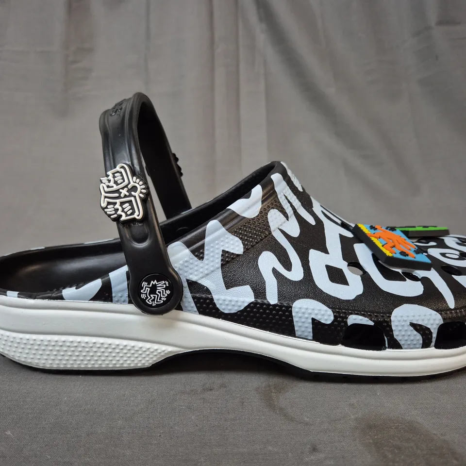 CROCS HARING CLASSIC CLOG IN BLACK & WHITE - SIZE UK M12