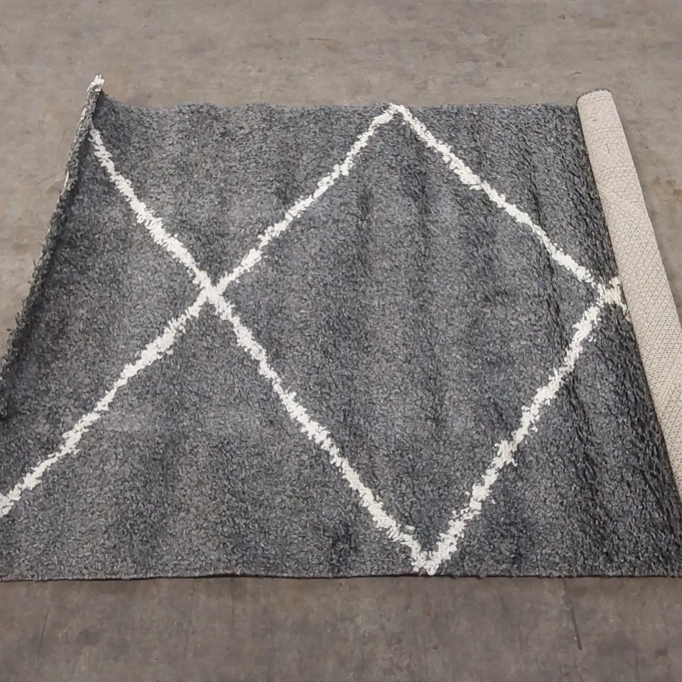 BRAND NEW PACO HOME KALMAR AREA RUG - ANTHRACITE // SIZE: 140 X 200cm