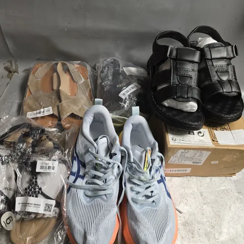 APPROXIMATELY 12 ASSORTED PAIRS OF SHOES AND FOOTWEAR ITEMS IN VARIOUS STYLES AND SIZES TO INCLUDE FASHION, ASICS, LILLEY, ETC