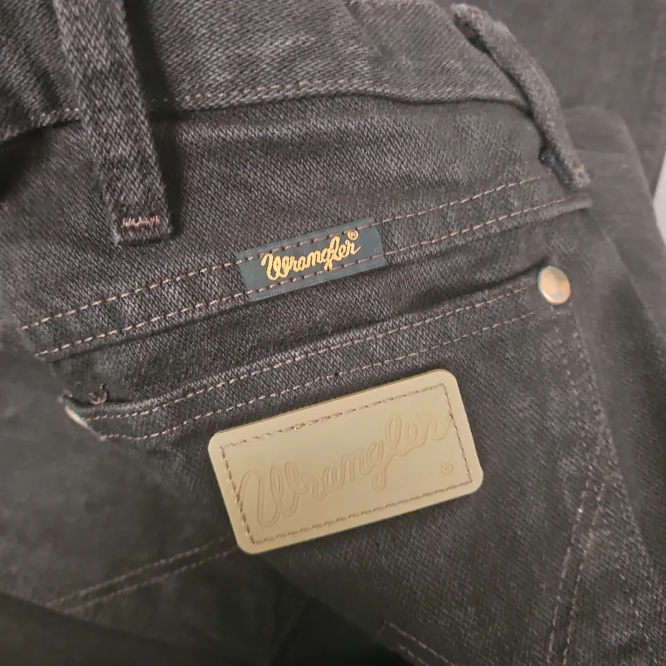 WRANGLER JEANS IN BROWN - 33X32