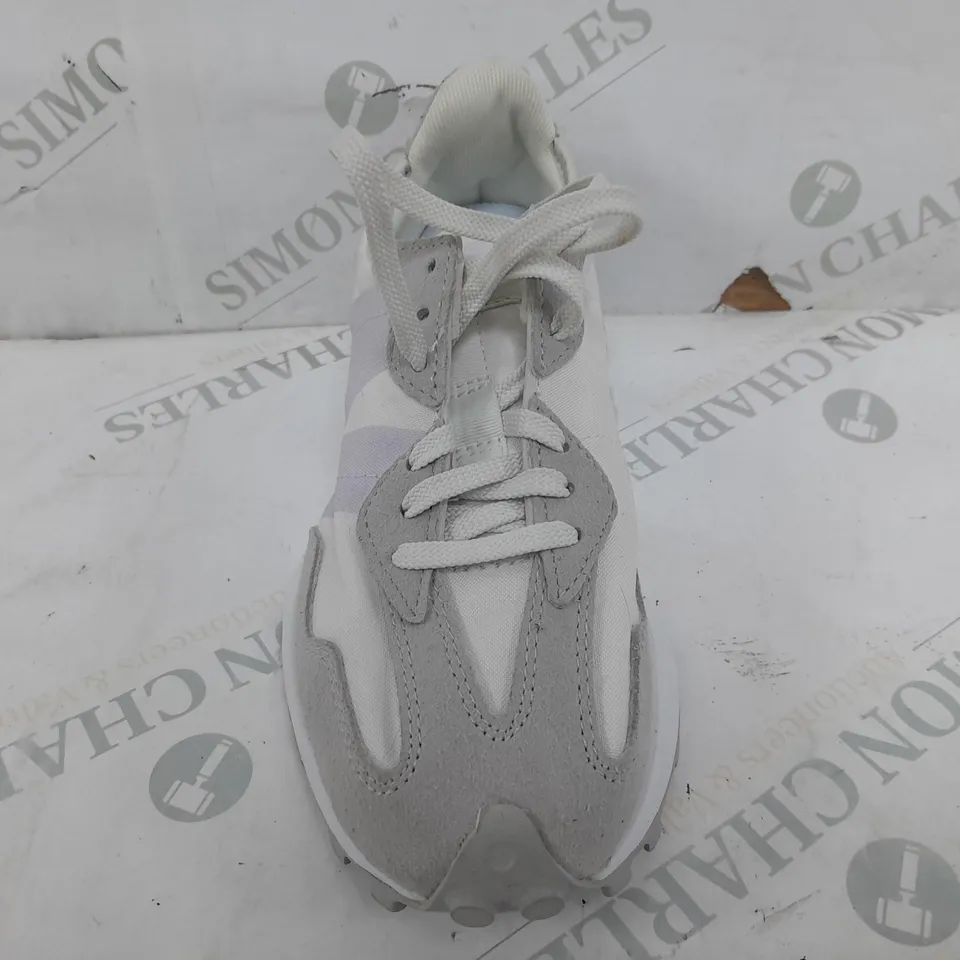 PAIR OF NEW BALANCE LACE UP TRAINERS IN GREY/WHITE - UK 4
