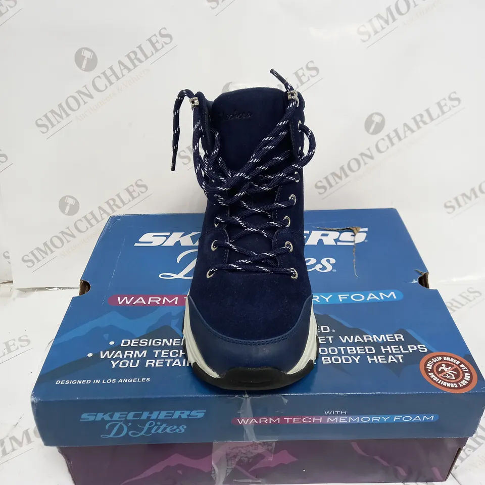 SKETCHERS D'LITES SATIN COLLAR LACE UP BOOT SIZE 6