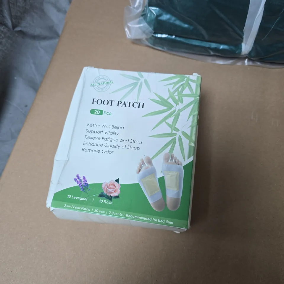 BOX OF APPROXIMATELY 12 ASSORTED ITEMS INCLUDING MAXI BRIEF , SNUGGLE HUGGIE AND FOOT PATCH 