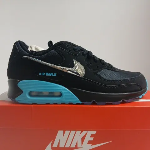 BOXED PAIR OF NIKE AIR MAX 90 PRM TREBLE –UK SIZE 8