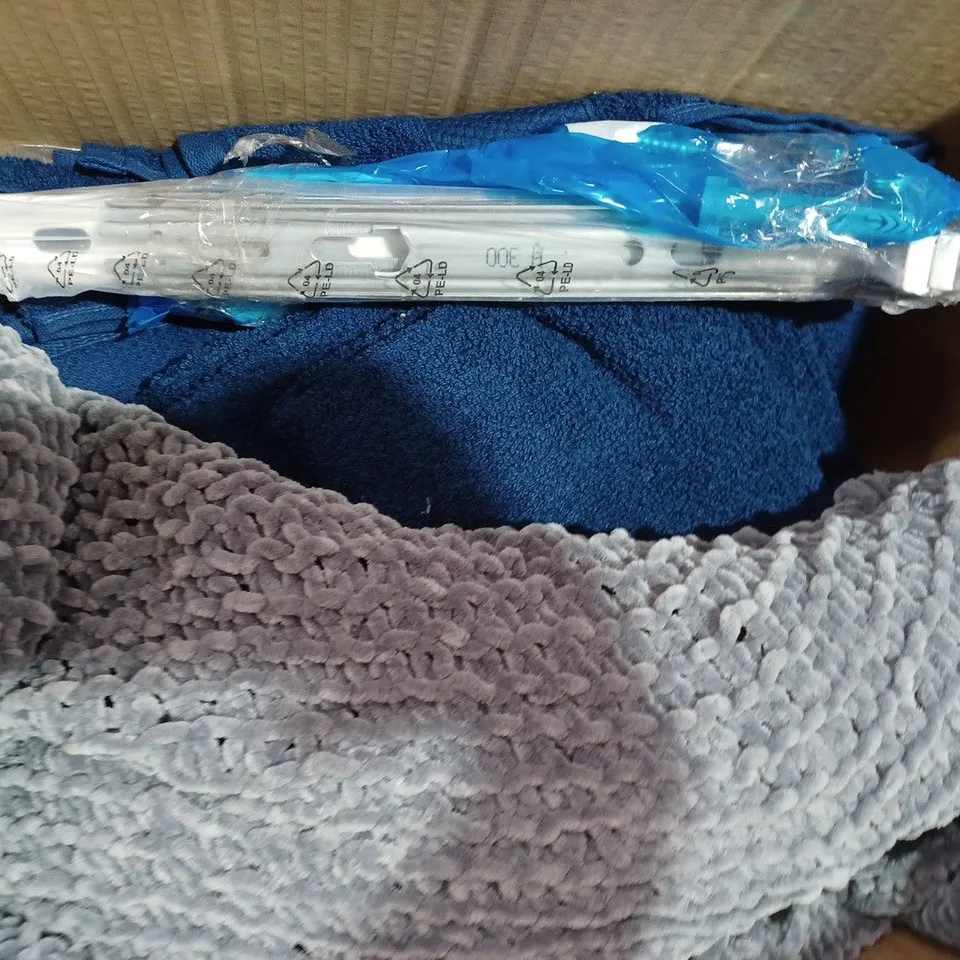 BOX OF APPROXIMATELY 5 ASSORTED HOUSEHOLD ITEMS TO INCLUDE VACUUM CLEANER HOSE, TABLET CASE, TOWEL, ETC