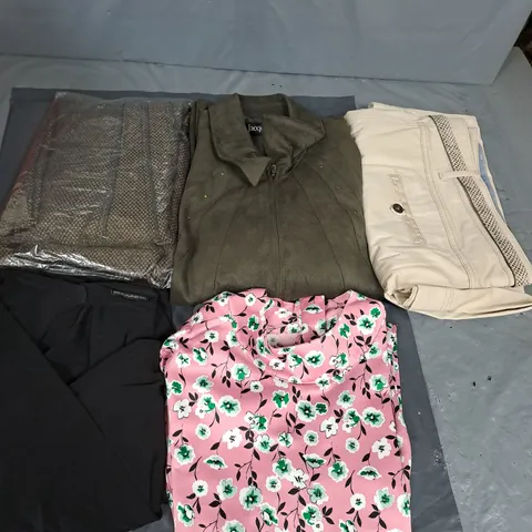 BOX OF APPROXIMATELY 5 ASSORTED CLOTHING AND FASHION ITEMS - VARIOUS COLOURS, SIZES AND STYLES