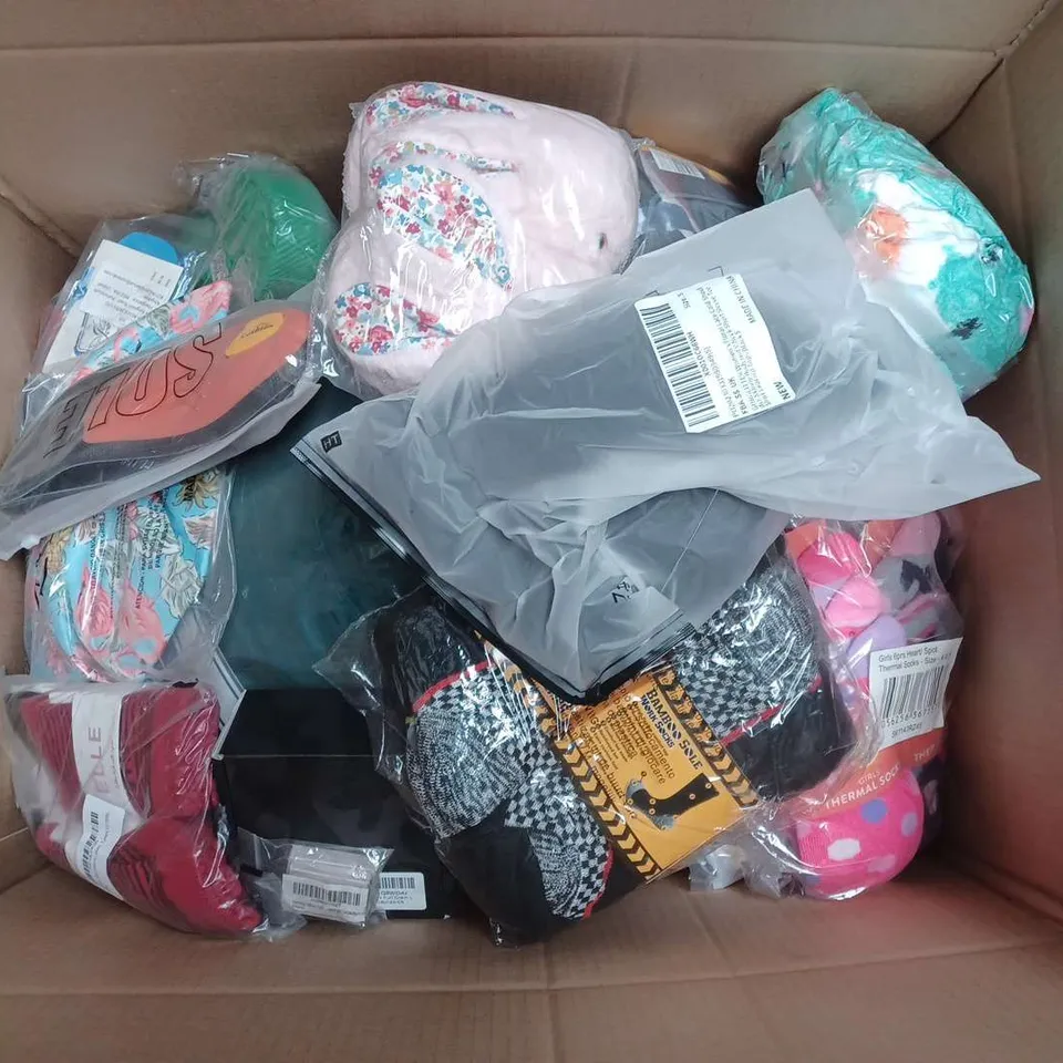 LARGE QUANTITY OF ASSORTED CLOTHING ITEMS TO INCLUDE SOCKS, TANK TOP, SWIMSUIT, ETC - COLLECTION ONLY