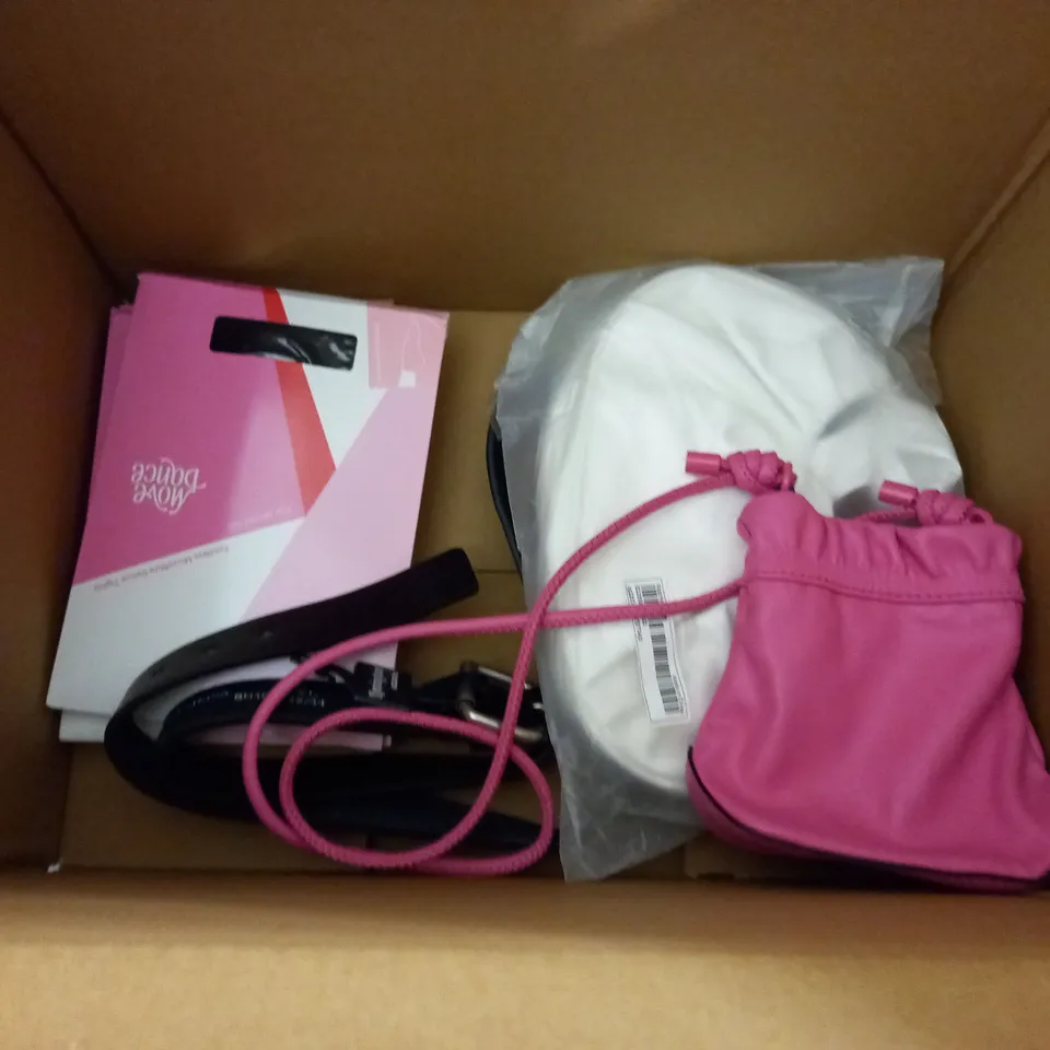 LOT OF ASSORTED CLOTHING ACCESSORIES TO INCLUDE SOCKS, HATS AND BELTS