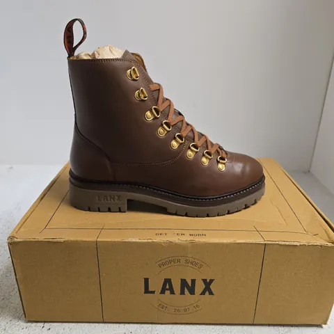 LANX WHALLEY CONKER DISTRESSED BOOTS – UK 6