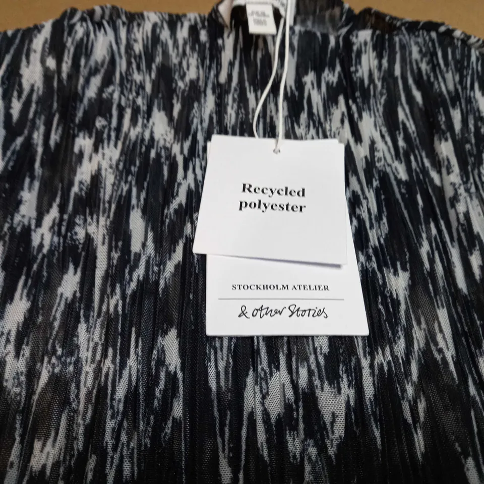 &OTHERSTORIES BLACK/WHITE MESH TOP - XS